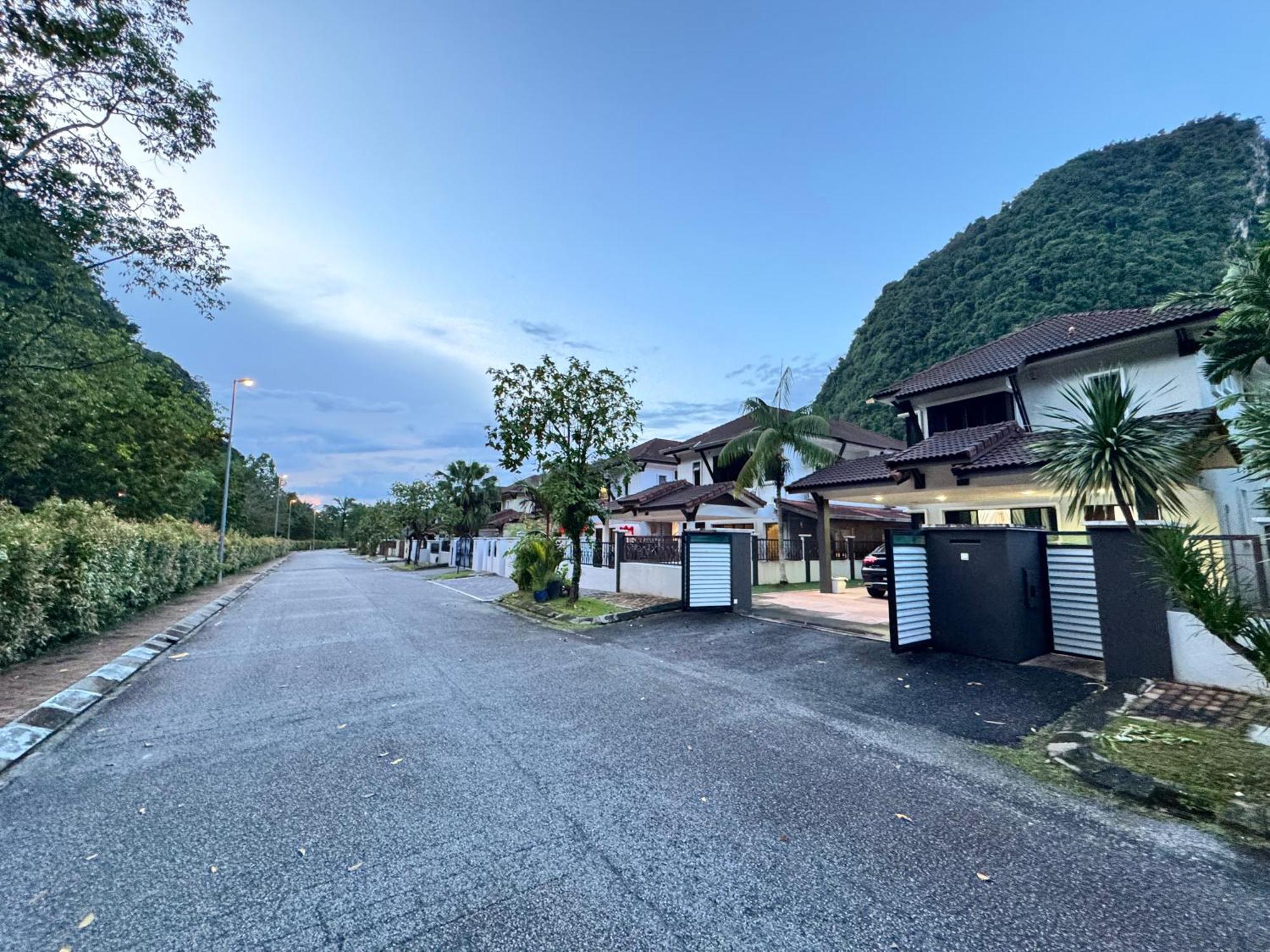 Ipoh Sunway Onsen Suites And Tambun Guesthouse , 3-14Pax 2Parking By Iwh Exterior foto